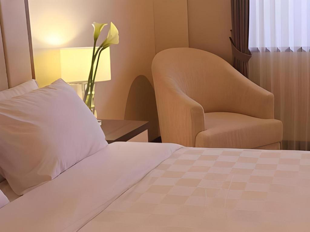 Bella Hotel Surabaya Kültér fotó