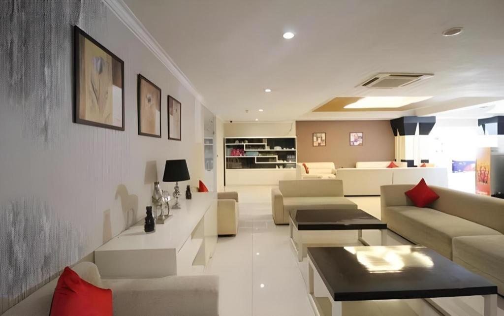 Bella Hotel Surabaya Kültér fotó