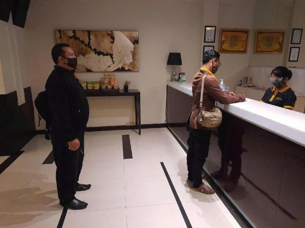 Bella Hotel Surabaya Kültér fotó