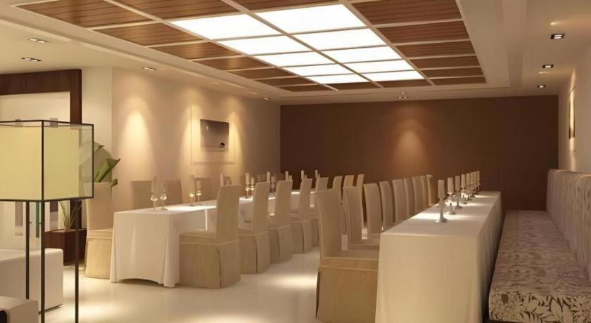 Bella Hotel Surabaya Kültér fotó