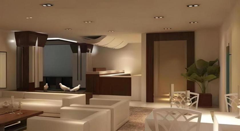 Bella Hotel Surabaya Kültér fotó