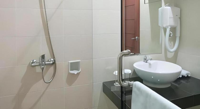 Bella Hotel Surabaya Kültér fotó