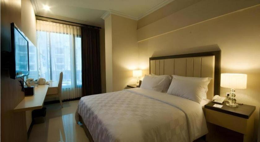 Bella Hotel Surabaya Kültér fotó