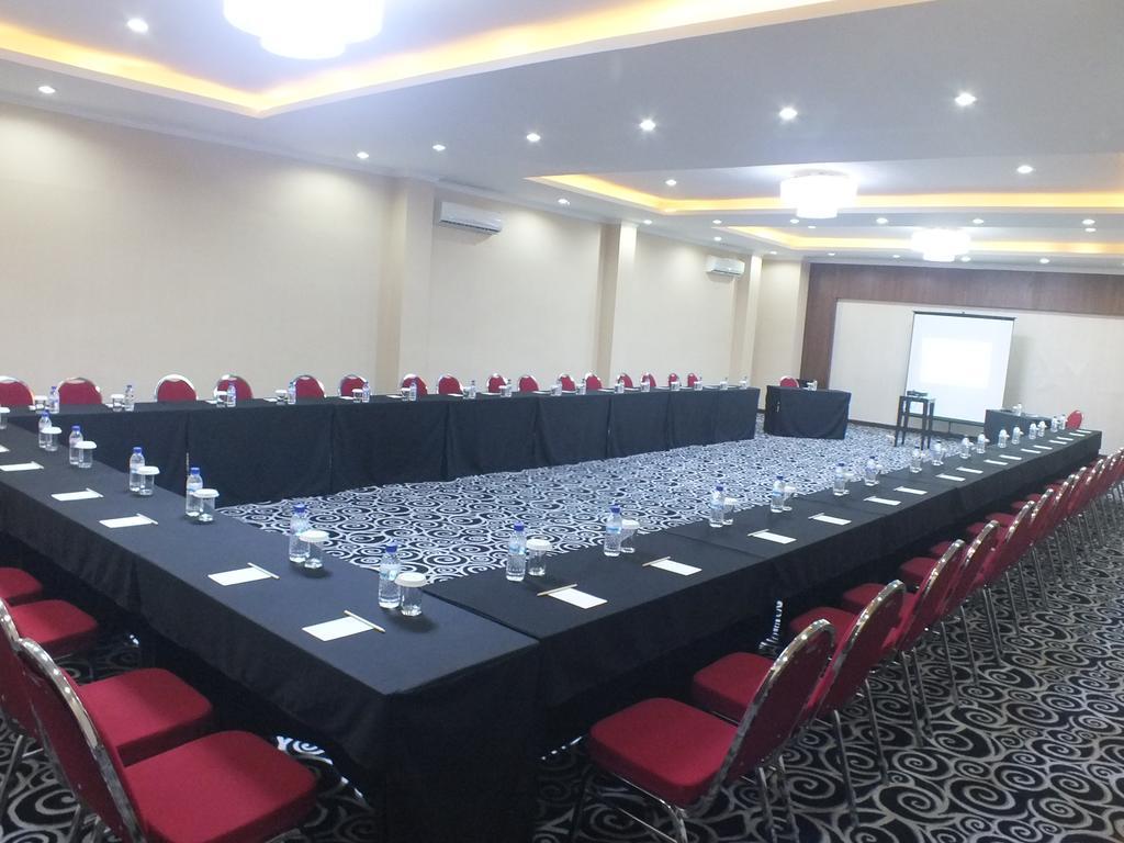 Bella Hotel Surabaya Kültér fotó