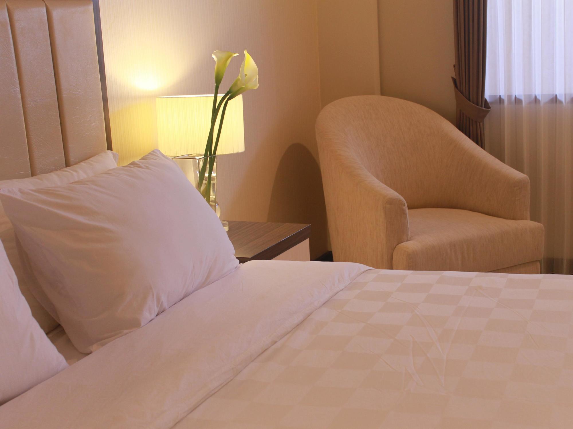 Bella Hotel Surabaya Kültér fotó